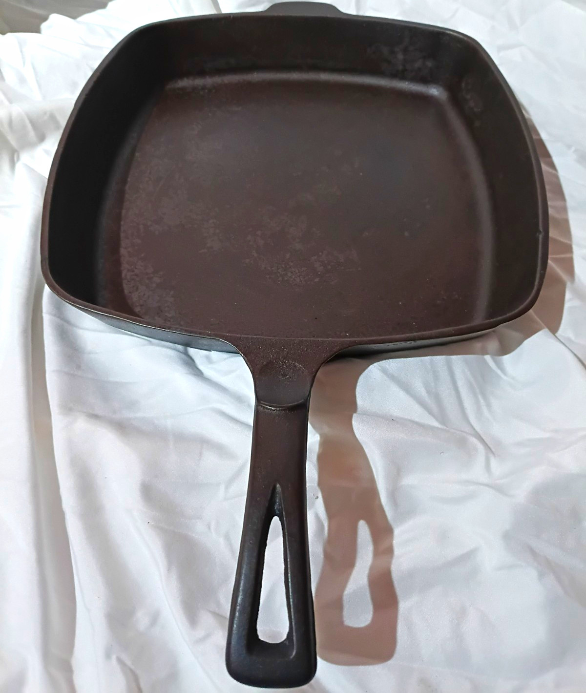 Unmarked Wagner 11x11 Square Cast Iron Skillet