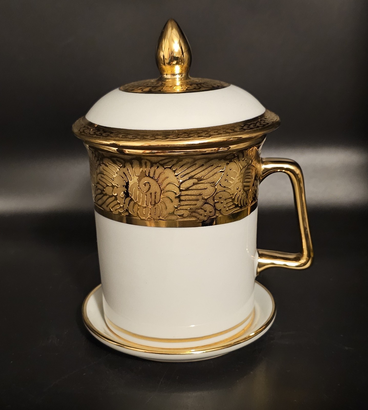 Modern Thai Benjarong Gilded Traditional Porcelain Set Gift Box Handpainted Gold