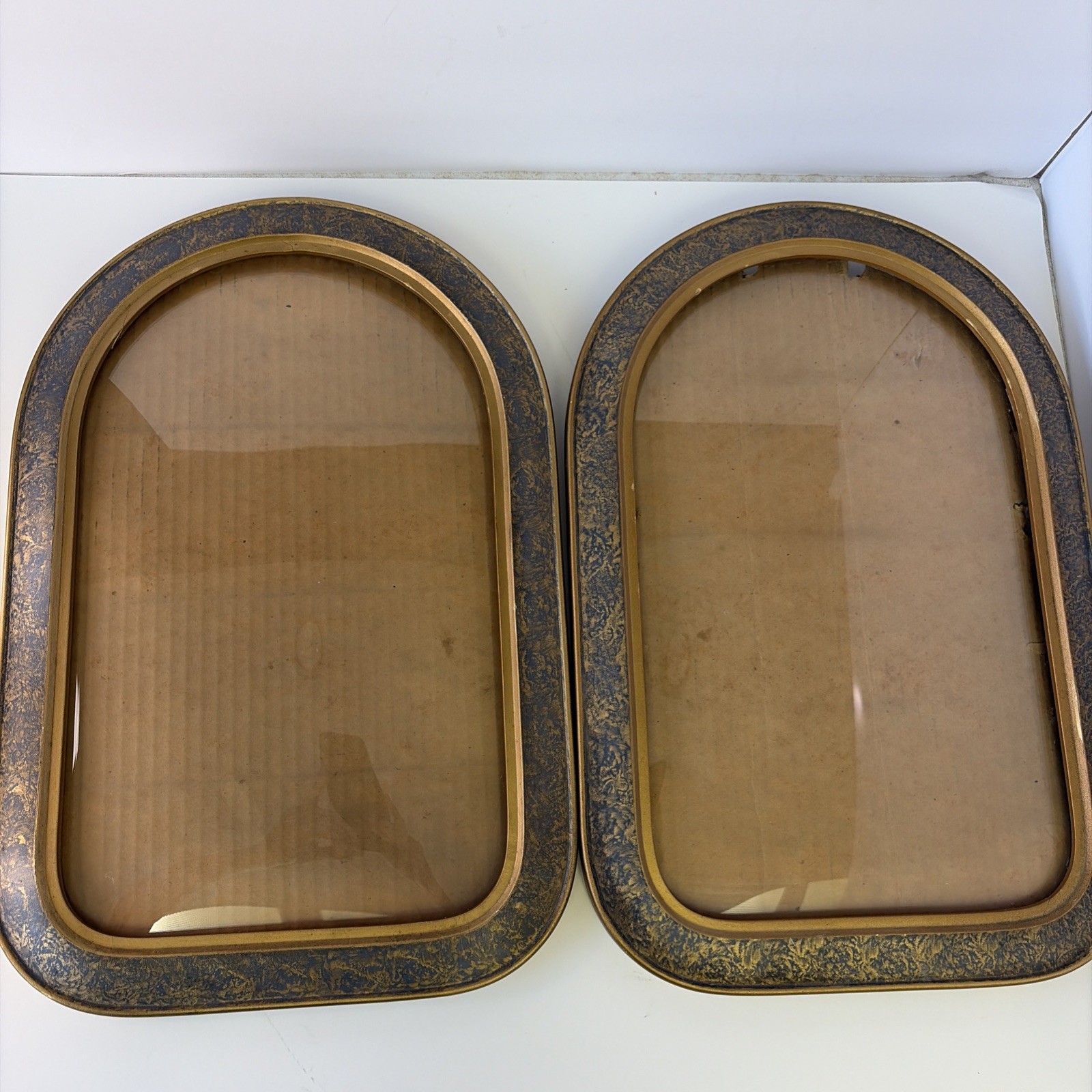 2 ANTIQUE Curved Glass Convex Picture Frame 18”x12” See Pictures For Damage. 2 ANTIQUE Curved Glass Convex Picture Frame 18”x12” See Pictures For Damage.