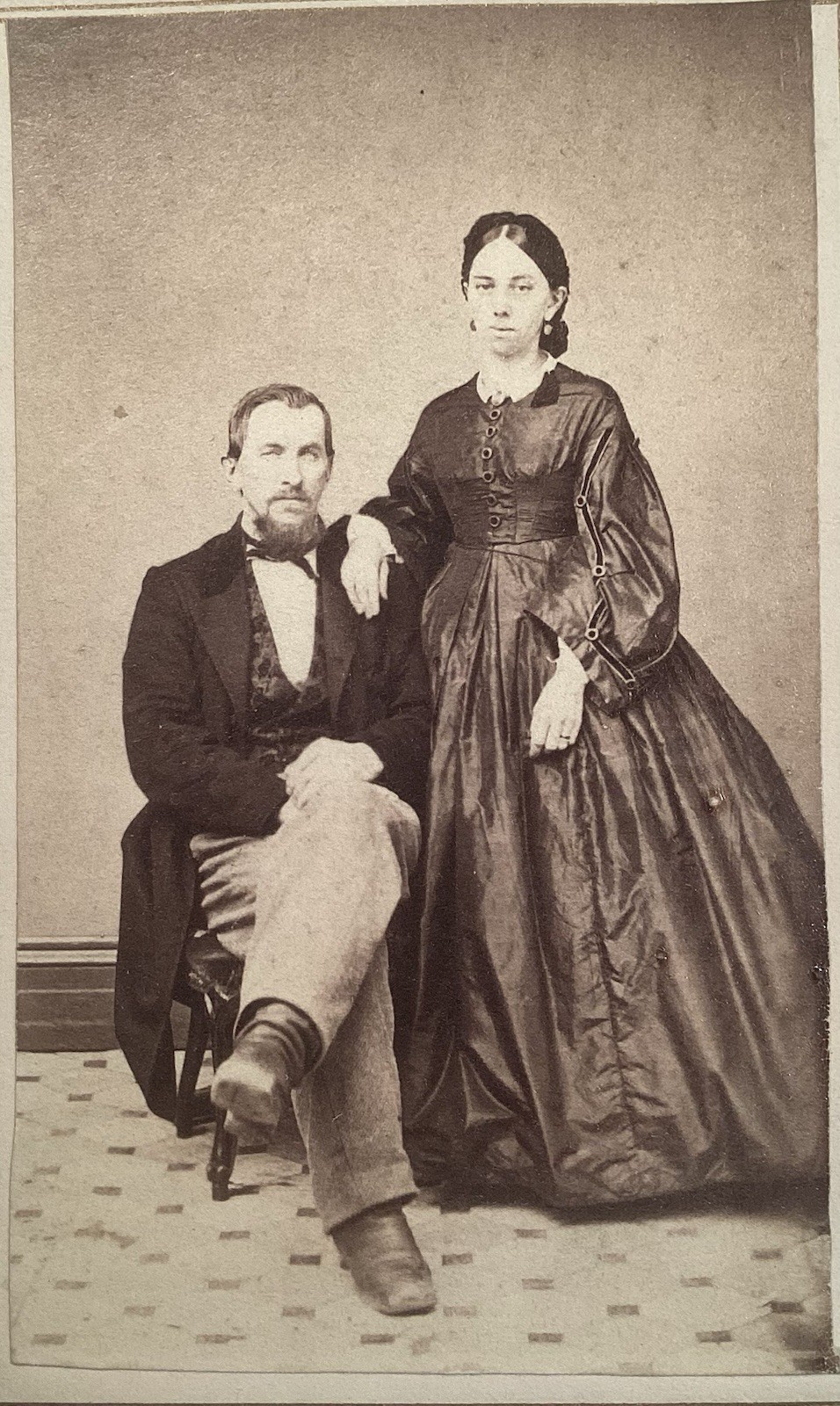 1860’s Antique Civil War Era CDV PHOTO Married Young Couple