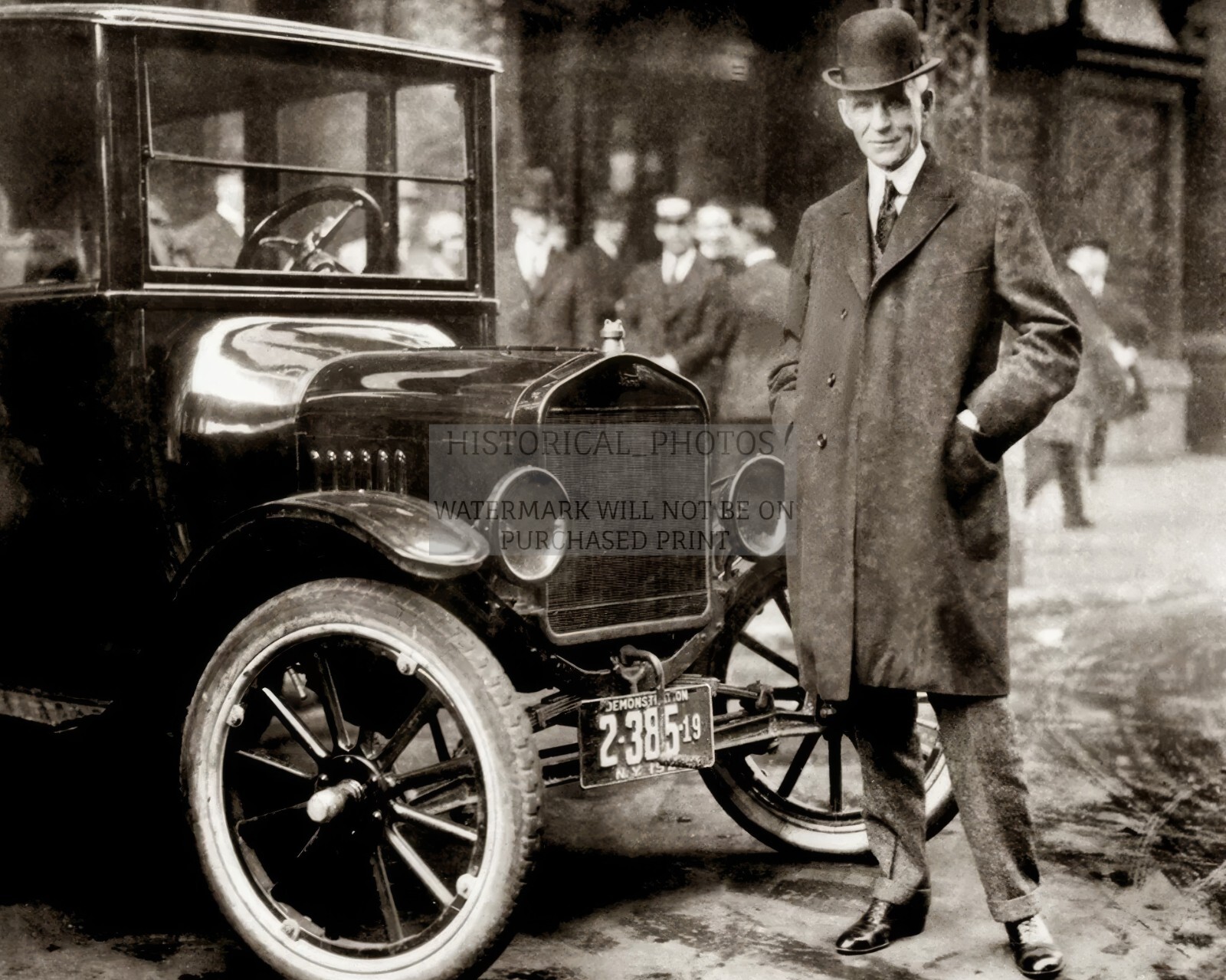 HENRY FORD STANDING NEXT TO HIS FORD MODEL T 1921 8X10 SEPIA PHOTO