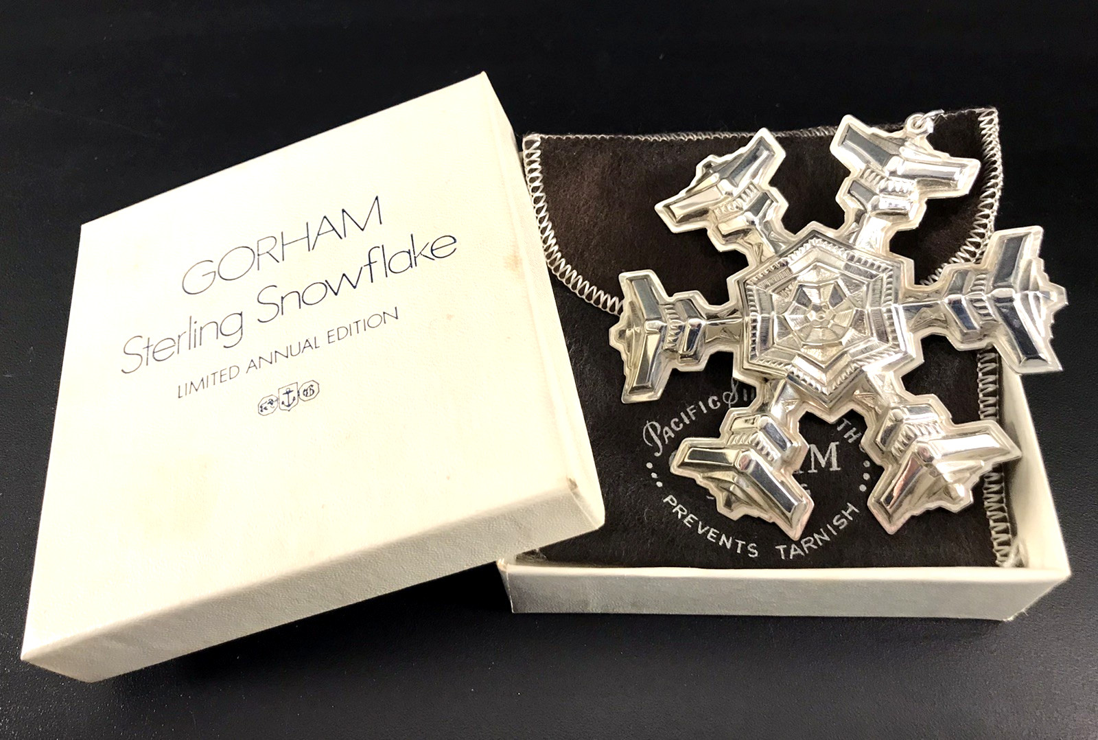 1977 GORHAM STERLING SILVER SNOWFLAKE ORNAMENT 8TH EDITION BOX POUCH 23G