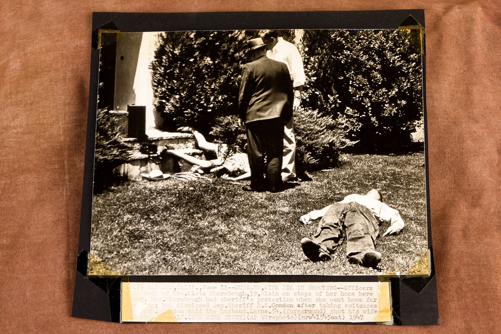 1947 AP Wire Photo Hayward California Murder Suicide Shooting Scene Dead V33