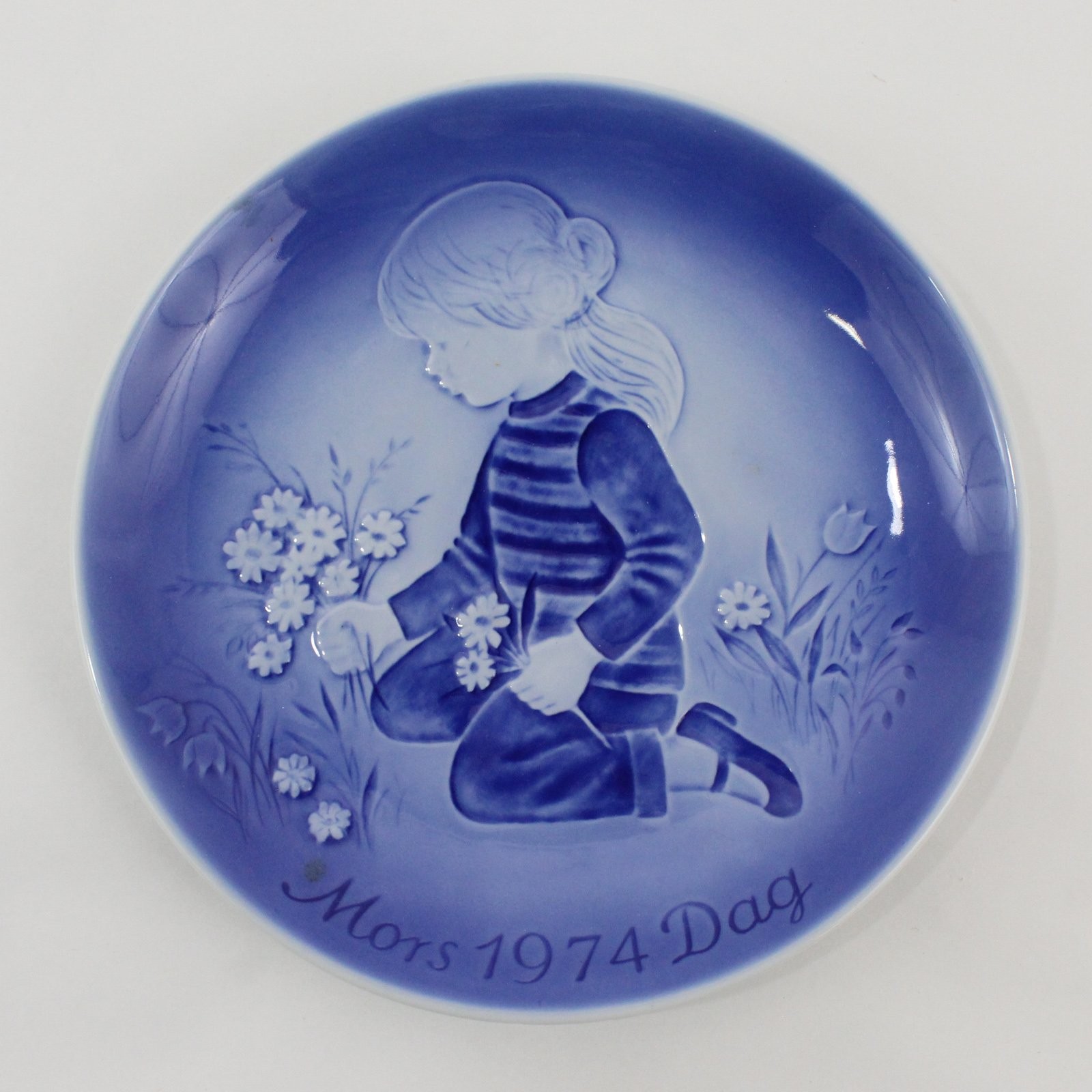 1974 Desiree Denmark 1974 Daisies for Mother Blue Collector Plate 7.5\