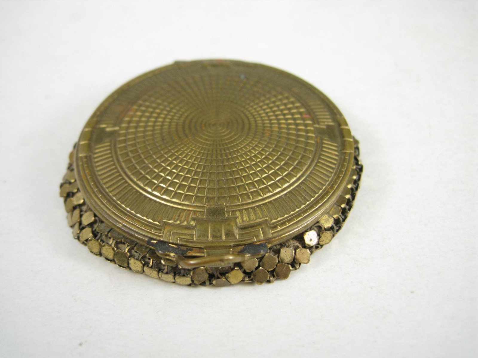 Vintage Gold Tone Mesh Spirograph Etched Vanity Compact Powder Glam 