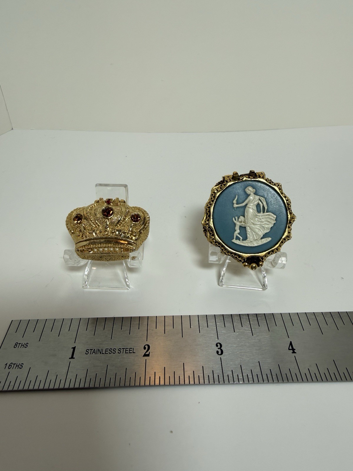 Vintage set of 2 Cameo & Crown Solid Perfume Compacts - 472 Vintage set of 2 Cameo & Crown Solid Perfume Compacts - 472