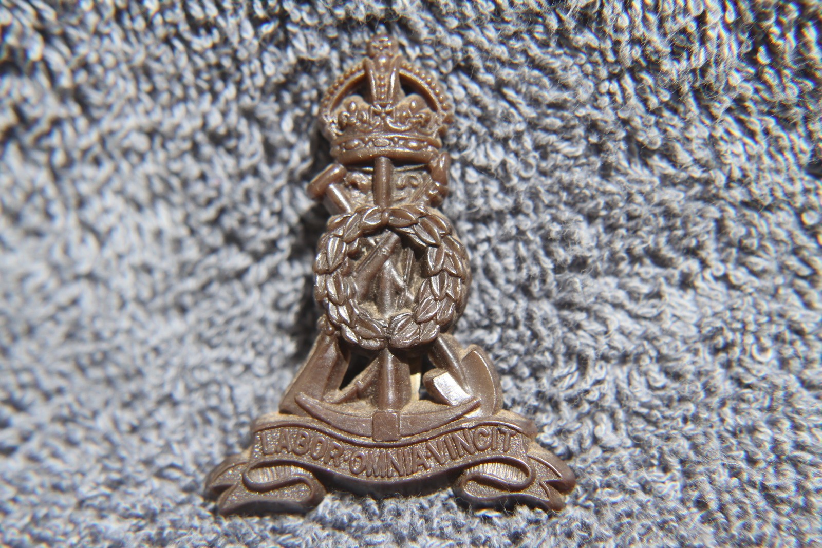WW2 British Army Issue Plastic Cap Badge,Royal Pioneer Corps