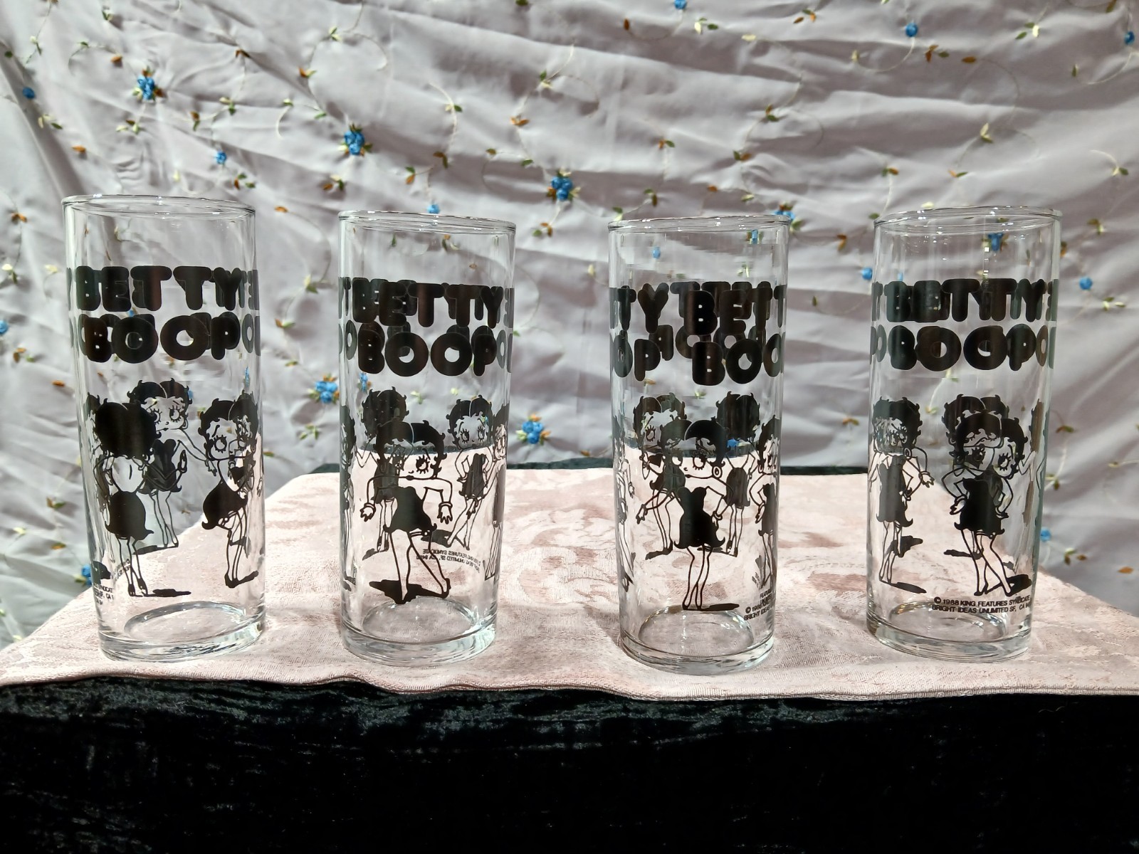 Betty Boop Vintage Set 4 drinking glasses, hardly ever used, RARE, Vintage 1993