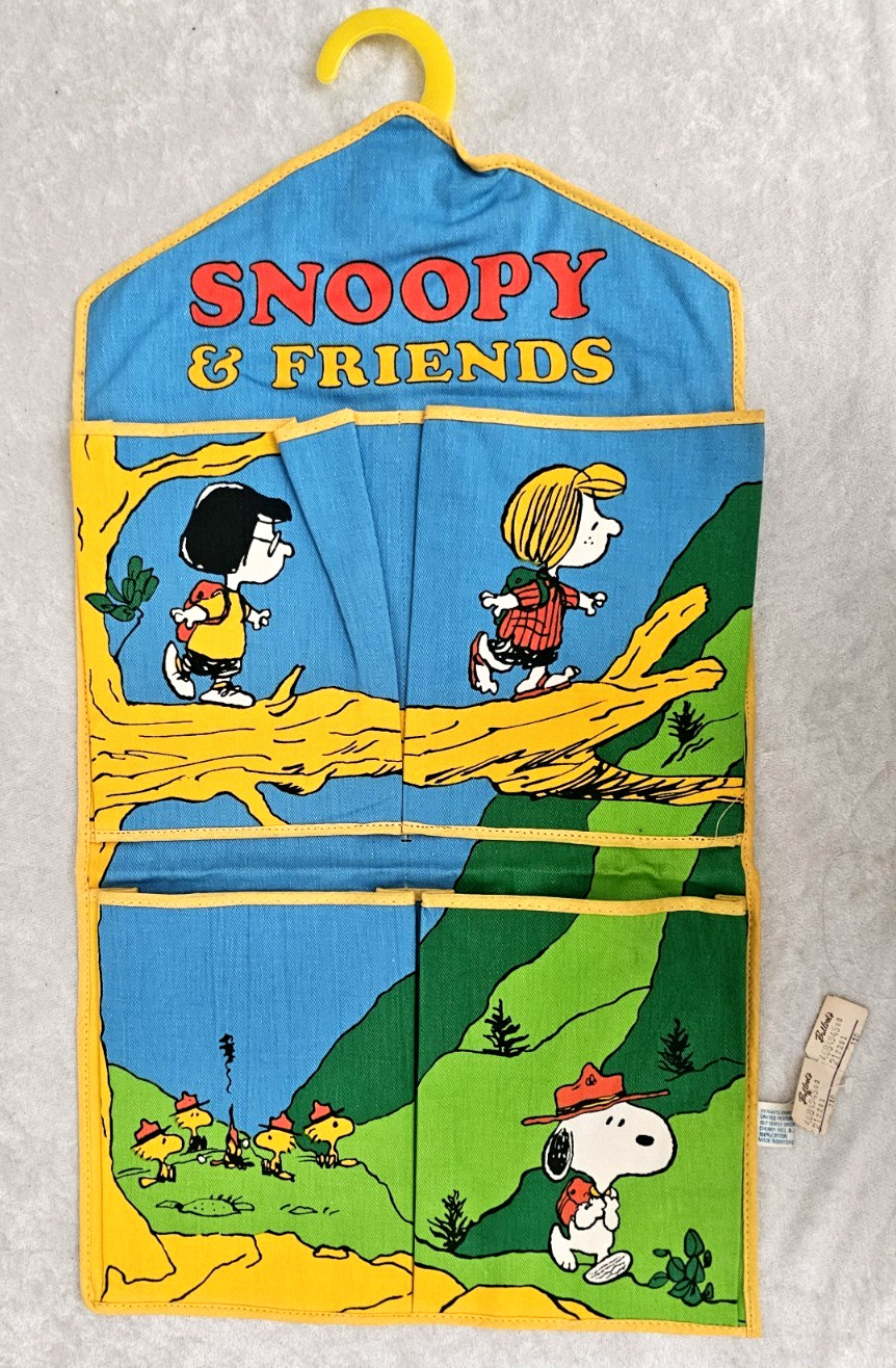 VTG 1970s Snoopy & Friends Camping Wall Hanging 4 Pocket Organizer  Brand New