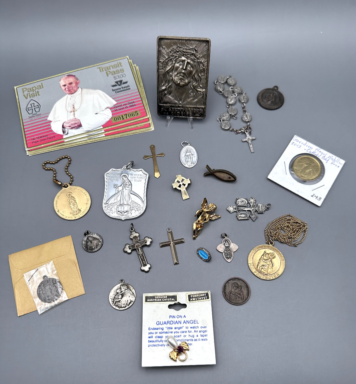 ASSORTED VINTAGE CHRISTIAN MEDALLIONS, CROSSES, PINS, MORE - A294 ASSORTED VINTAGE CHRISTIAN MEDALLIONS, CROSSES, PINS, MORE - A294