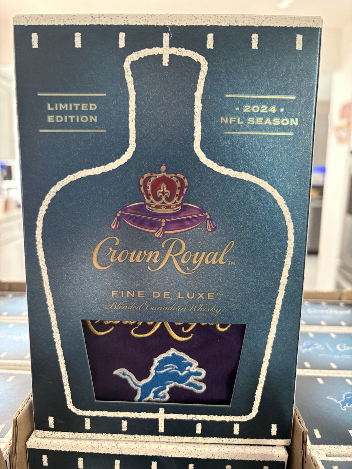 CROWN ROYAL LIMITED EDITION COLLECTOR\'S 2024 NFL SEASON DETROIT LIONS BOX & BAG