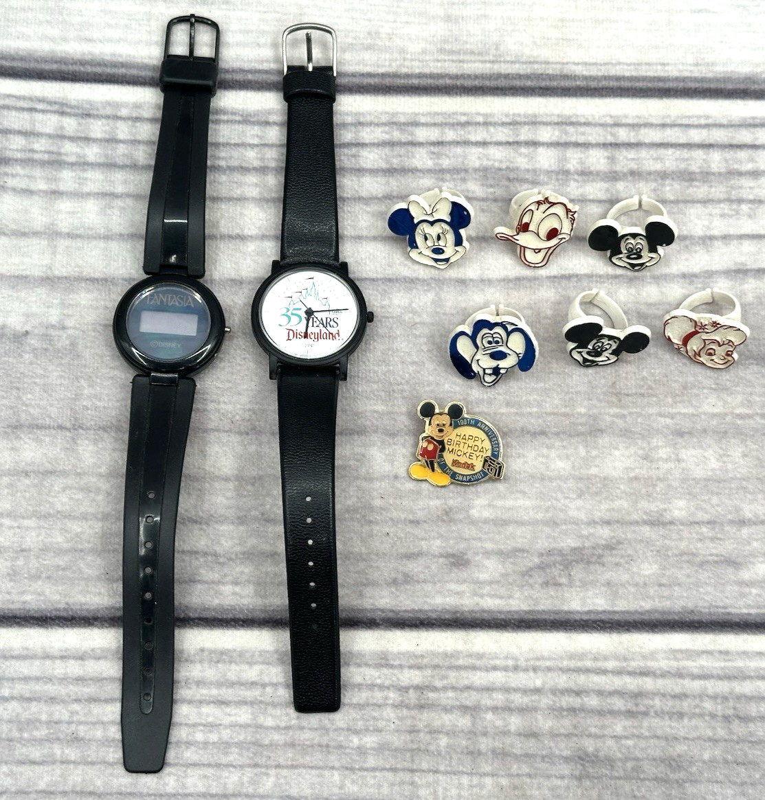 LOT OF VINTAGE DISNEY COLLECTIBLES -90'S WATCHES/70'S PLASTIC RINGS/MICKEY PIN