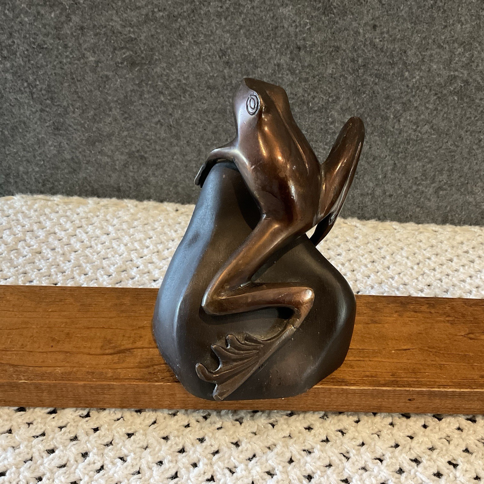 Bombay Brass & Bronze Tree Frog on Rock Statue Sculpture Figurine Metal Bombay Brass & Bronze Tree Frog on Rock Statue Sculpture Figurine Metal