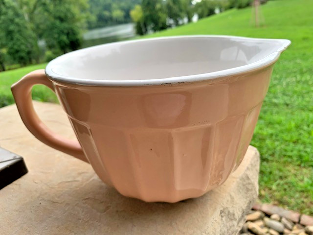 Vintage Baby Pink Ribbed Stonewear Mixing Batter Bowl Spout Handle 8\