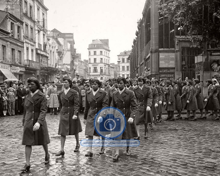 688TH U.S. ARMY AFRICAN AMERICAN POSTAL DIRECTORY BATTALION WW2 8X10 PHOTO