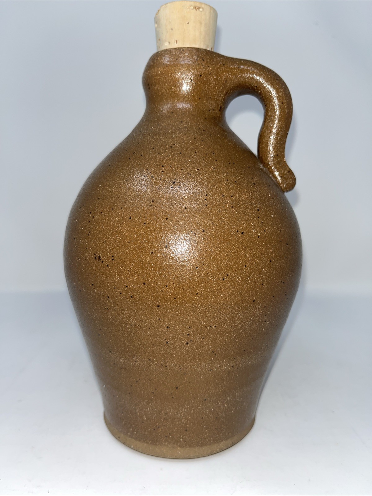 Henderson handcrafted Glazed Brown Stoneware Jug pottery with handle and Cork. Henderson handcrafted Glazed Brown Stoneware Jug pottery with handle and Cork.