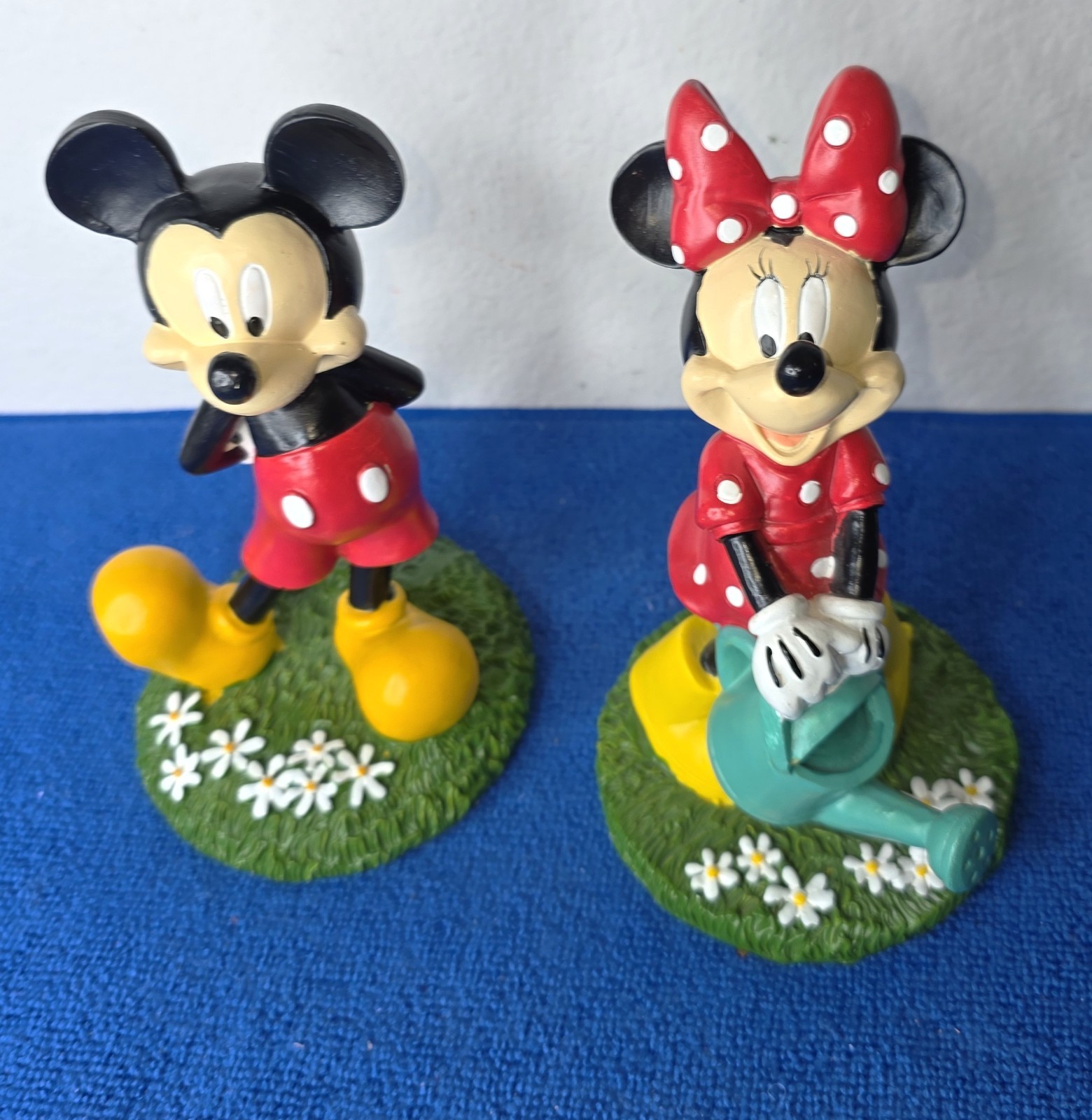 Vintage Disney Mickey & Minnie Mouse Picking Daisies Garden Statue Figurine 6.5