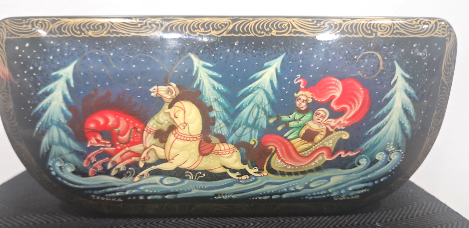 Vintage Russian Federation Hand Painted Lacquer Box Troika Signed 6x3
