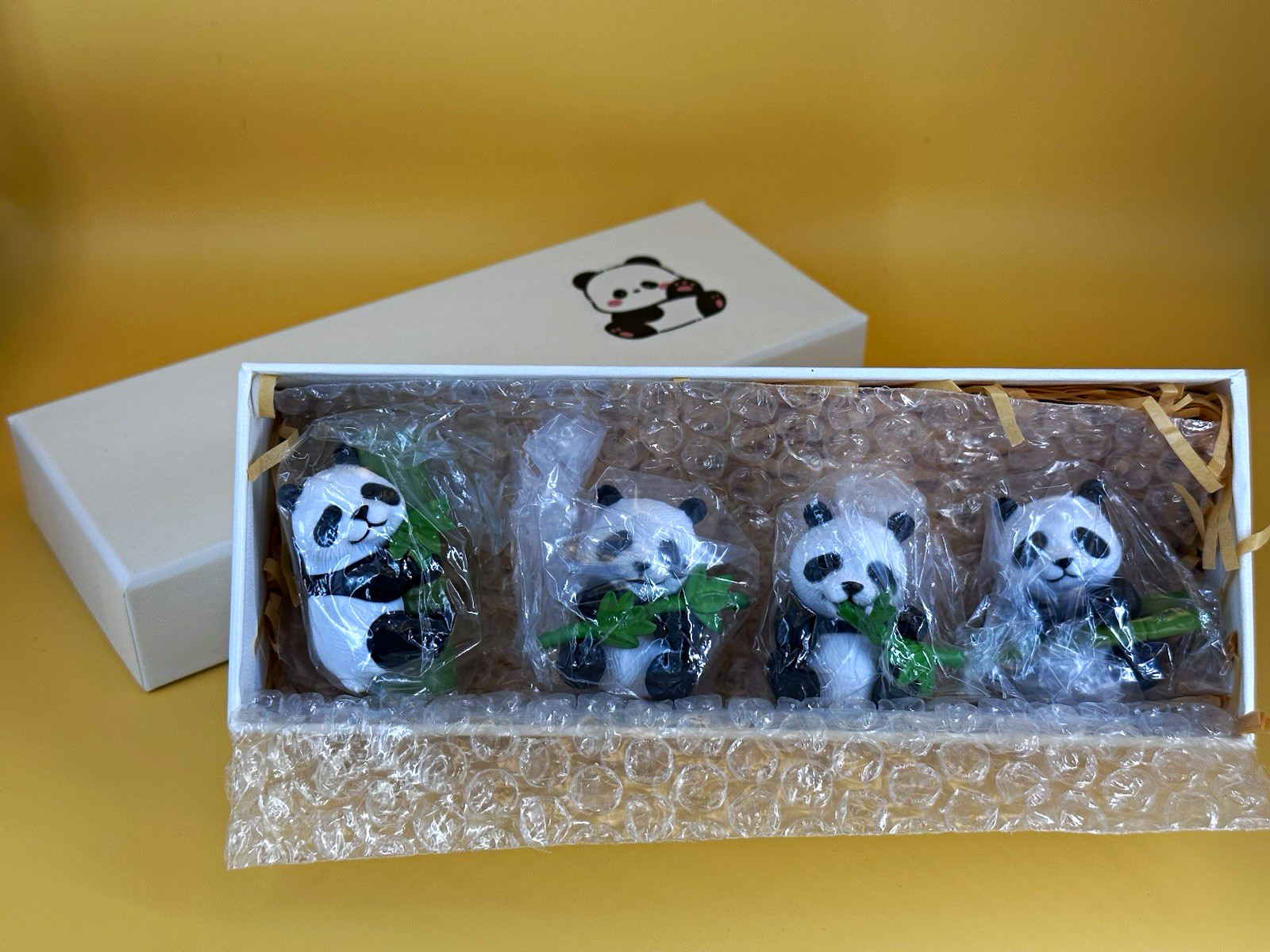Cute Giant Panda Ornaments Set – 4pcs Resin Figurines with Bamboo (Gift Box)