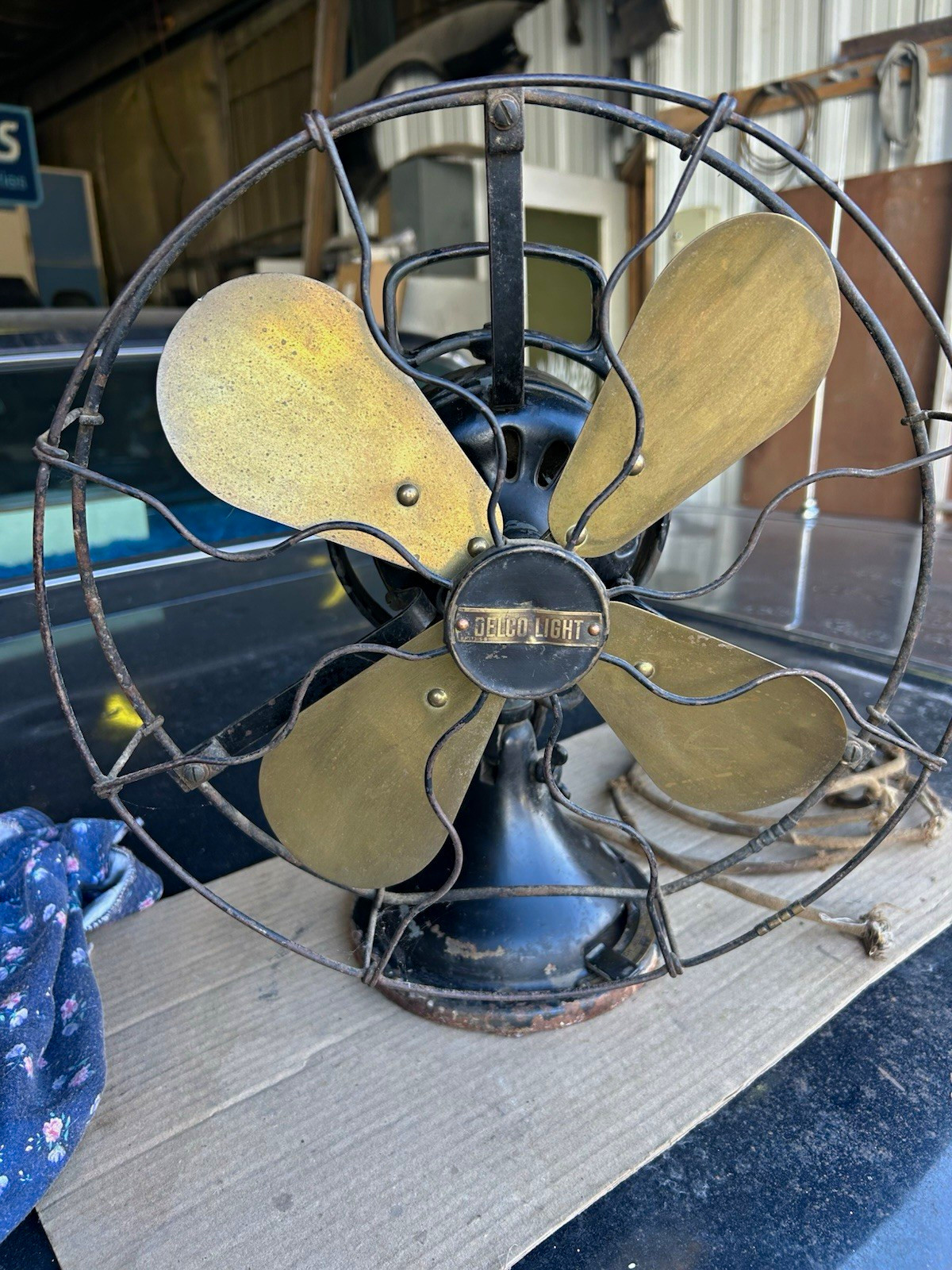 Delco Light Antique 13 inch 32V 4-Blade Metal Table Fan Adjustable Tilt Head G E