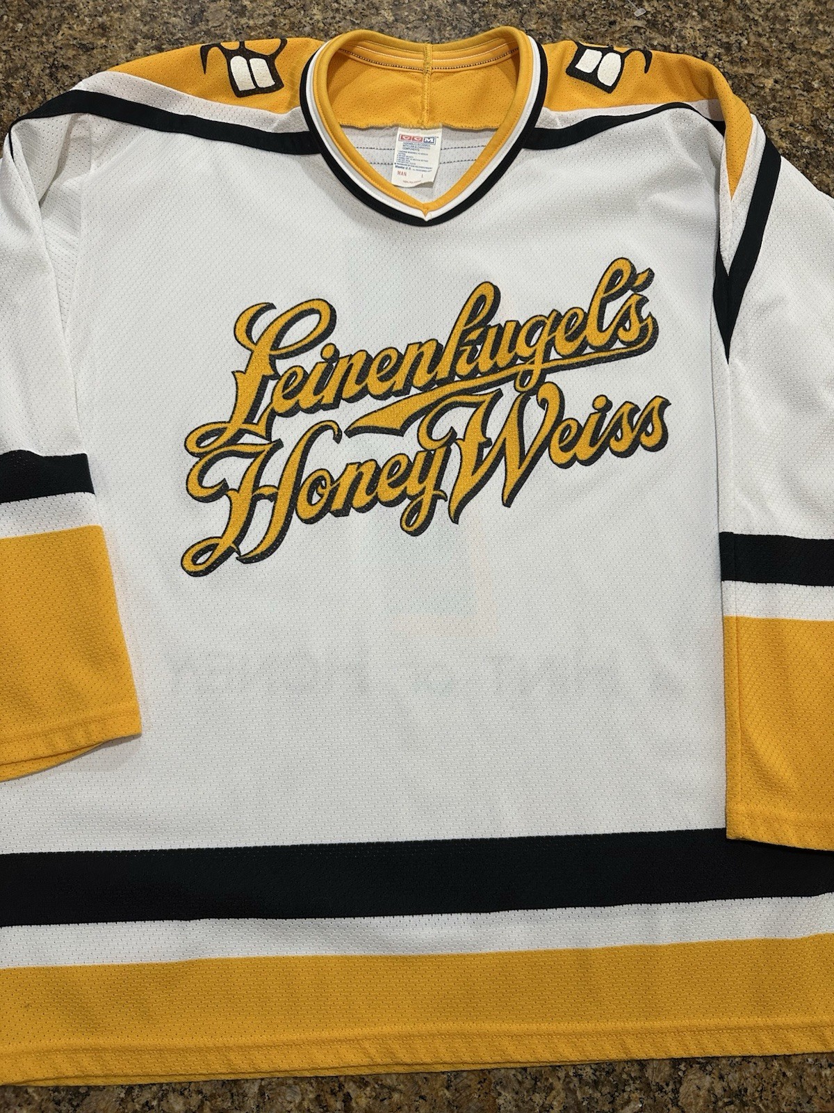 LEINENKUGEL'S HONEY WEISS HOCKEY JERSEY MEN'S SIZE L BREWERY Vintage CCM LEINENKUGEL'S HONEY WEISS HOCKEY JERSEY MEN'S SIZE L BREWERY Vintage CCM