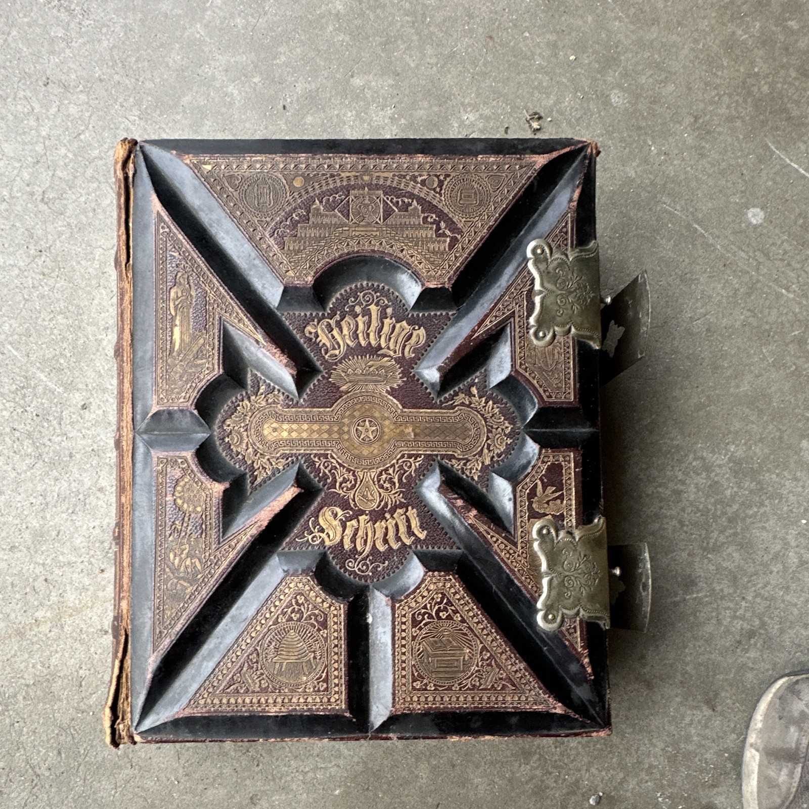 1890s Antique German Luther Bible Conroy & Crotty Minneapolis Ornate Clasp 1890s Antique German Luther Bible Conroy & Crotty Minneapolis Ornate Clasp