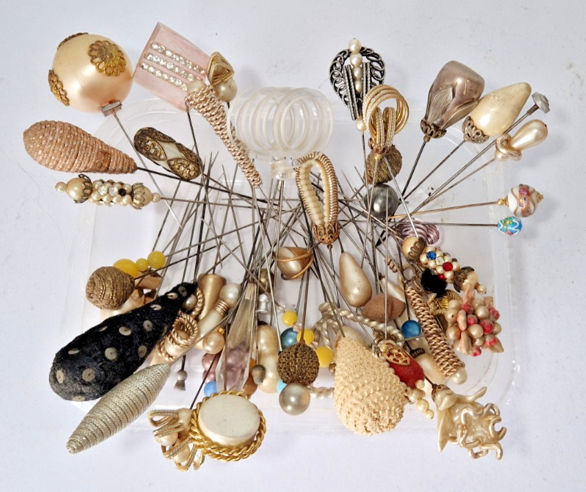 FABULOUS LARGE LOT OF APPROX 60 VINTAGE HAT PINS