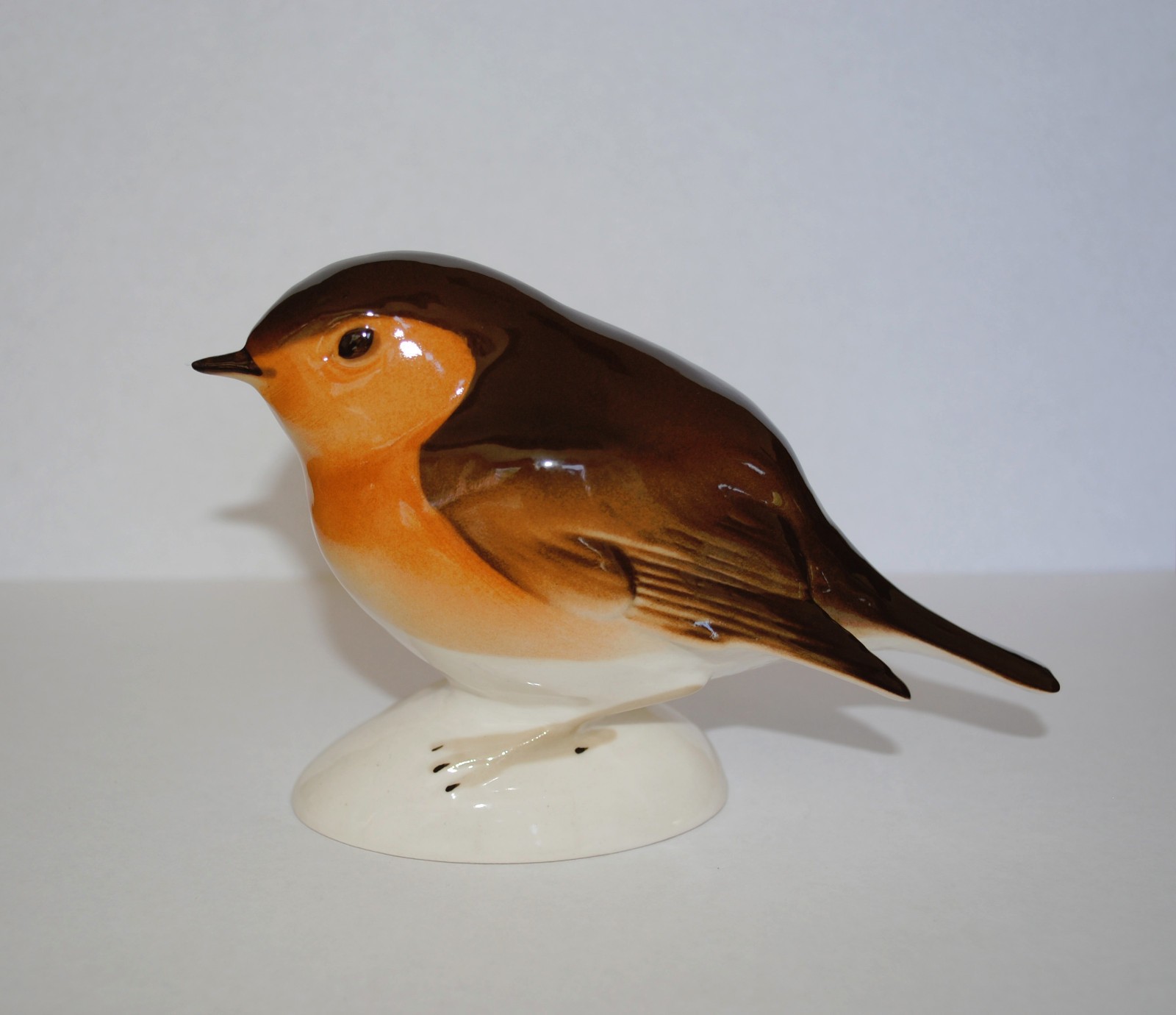 Lomonosov Porcelain Figurine Bird Robin 6 Inches Tall Decoration