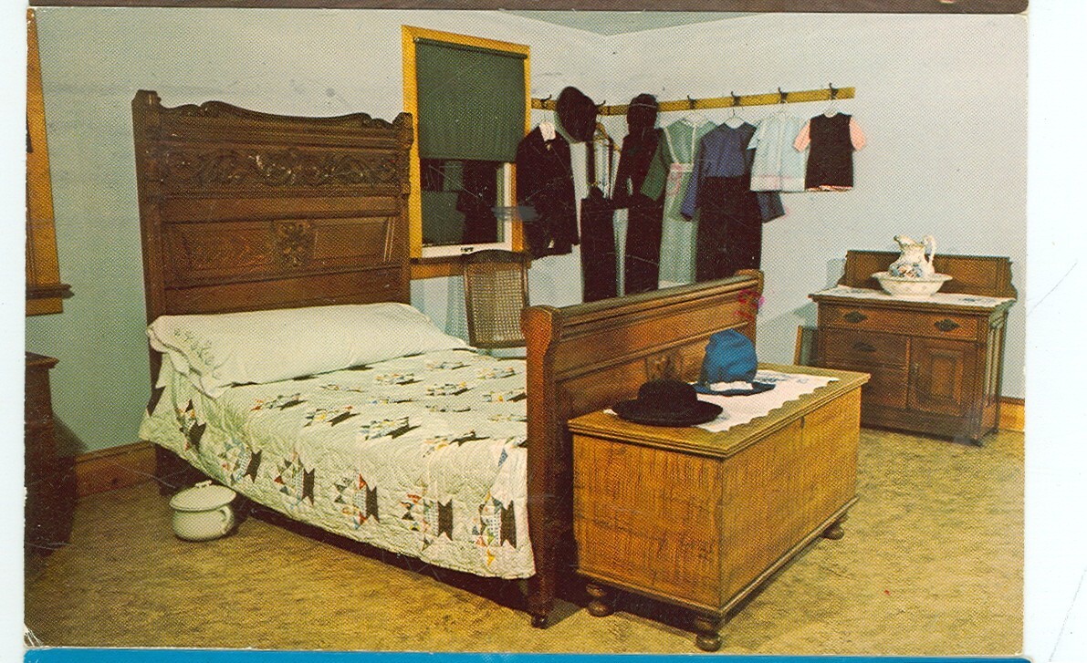 LANCASTER,PENNSYLVANIA-AMISH HOMESTEAD-PM1984-#146919-INT-(#200-112) LANCASTER,PENNSYLVANIA-AMISH HOMESTEAD-PM1984-#146919-INT-(#200-112)