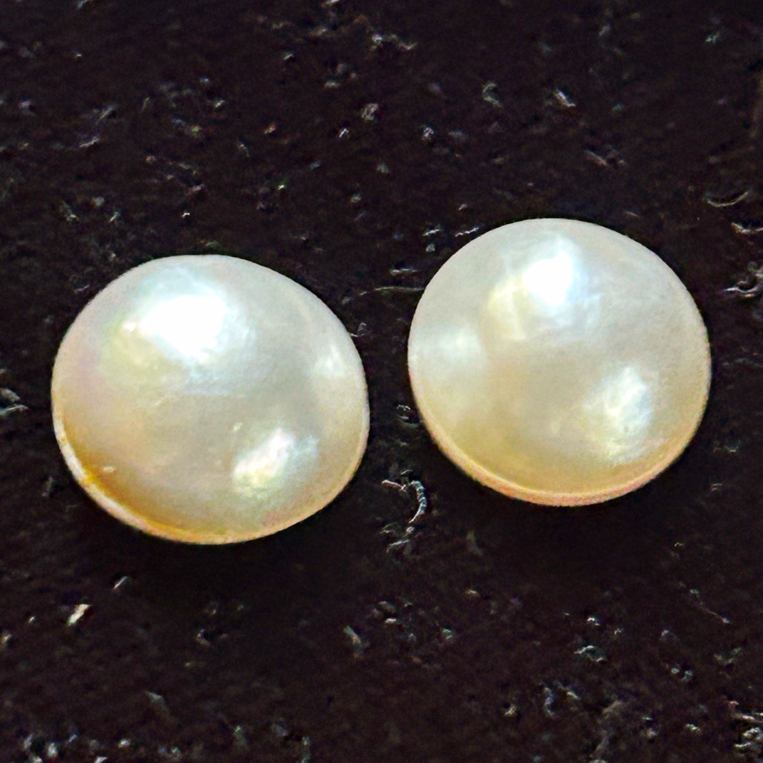 Pair of matched round Mabe pearls 11.9 carats