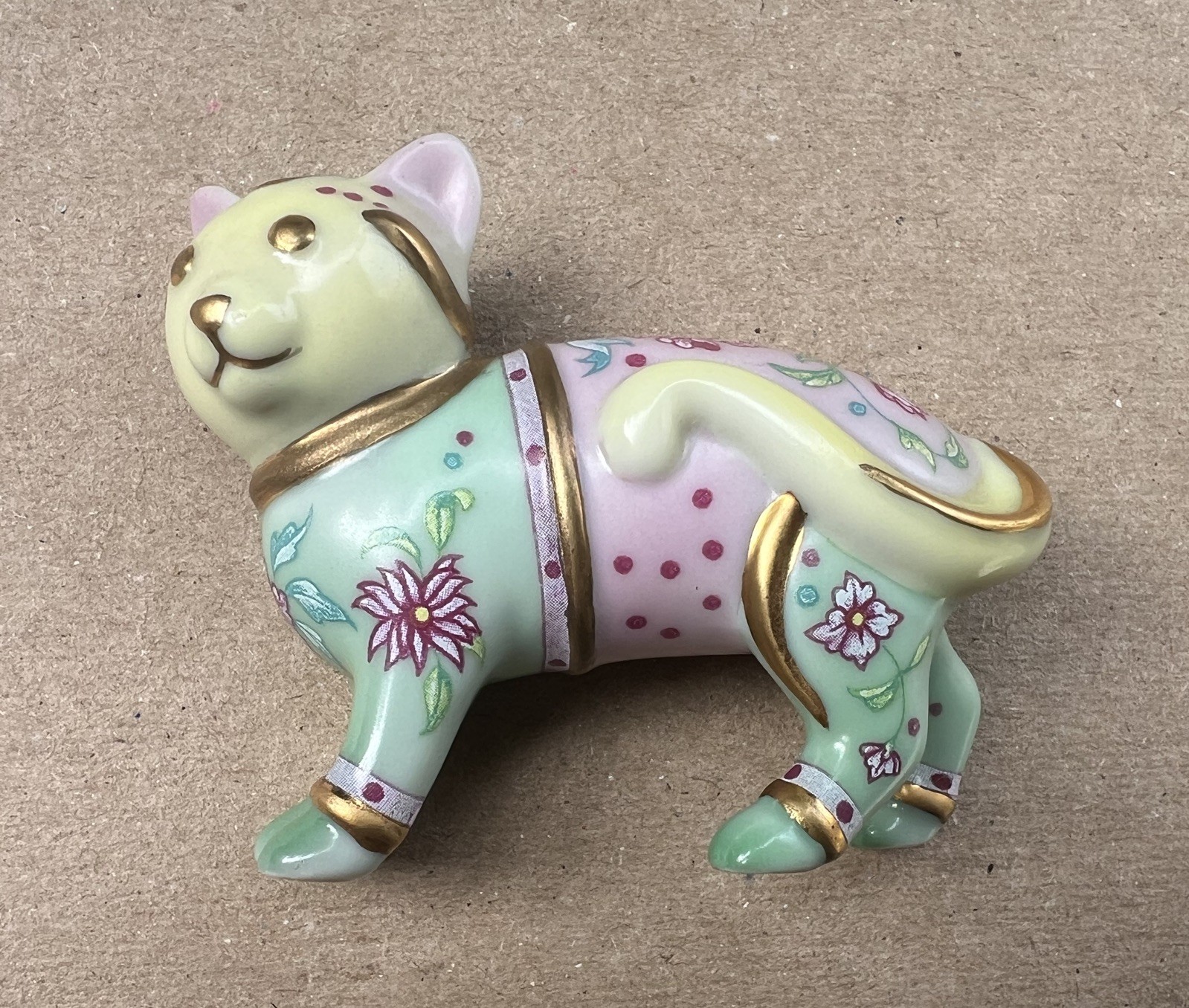 Franklin Mint Curio Cabinet Cat Famille Rose Figurine 2.75\