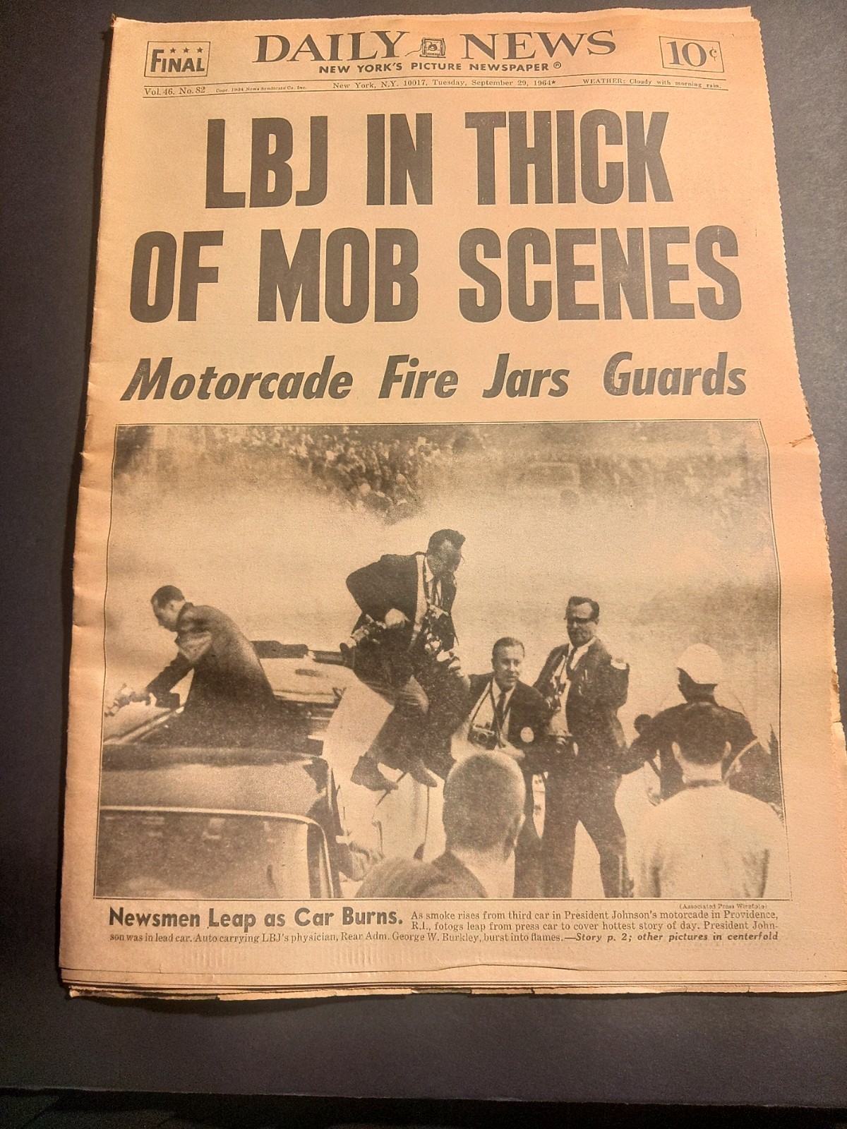 Daily News September 29, 1964 LBJ in thick of mom scene.