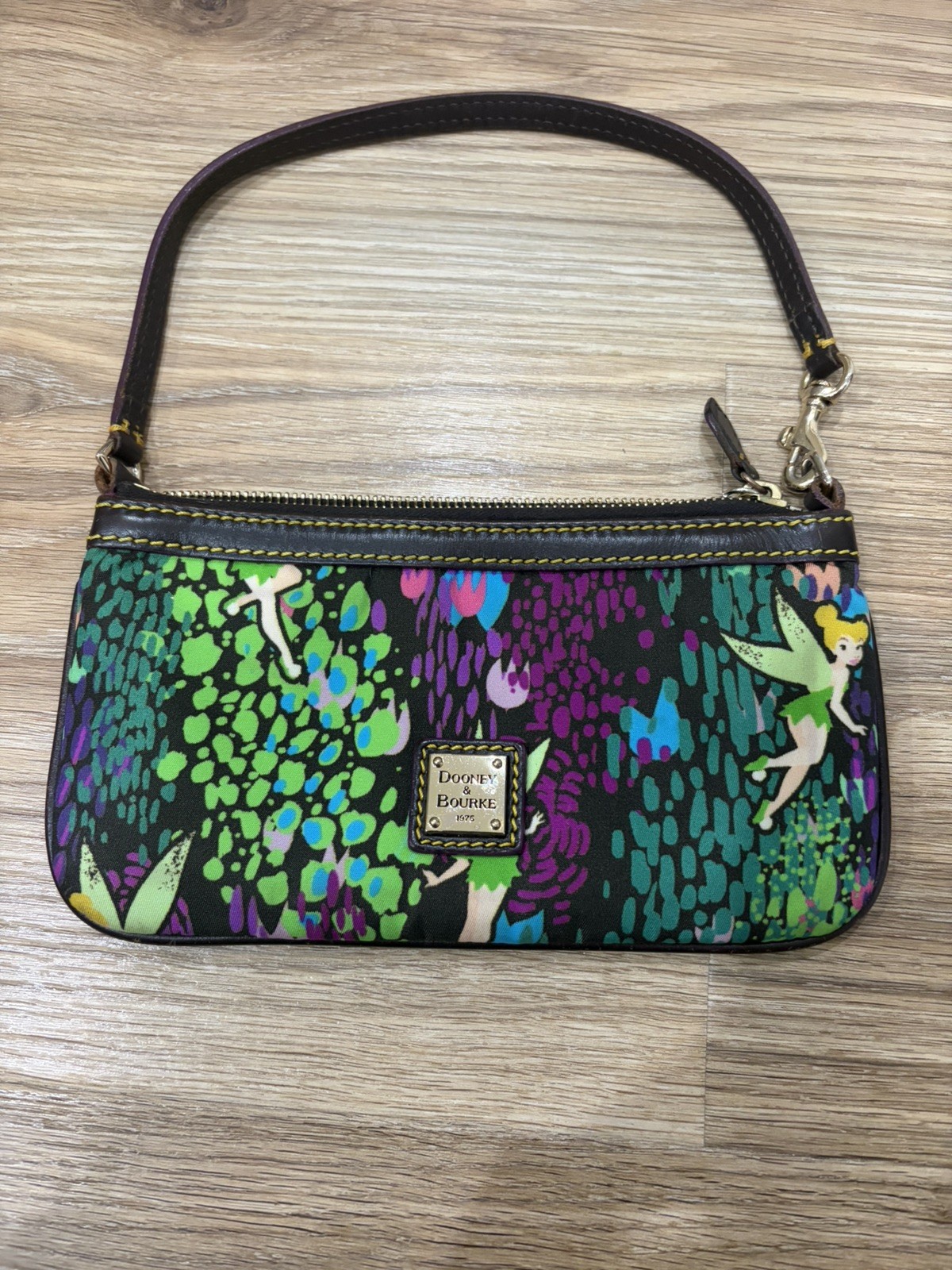 HTF Disney Dooney & Bourke Disneyland Tinker Bell Half Marathon Wristlet HTF Disney Dooney & Bourke Disneyland Tinker Bell Half Marathon Wristlet