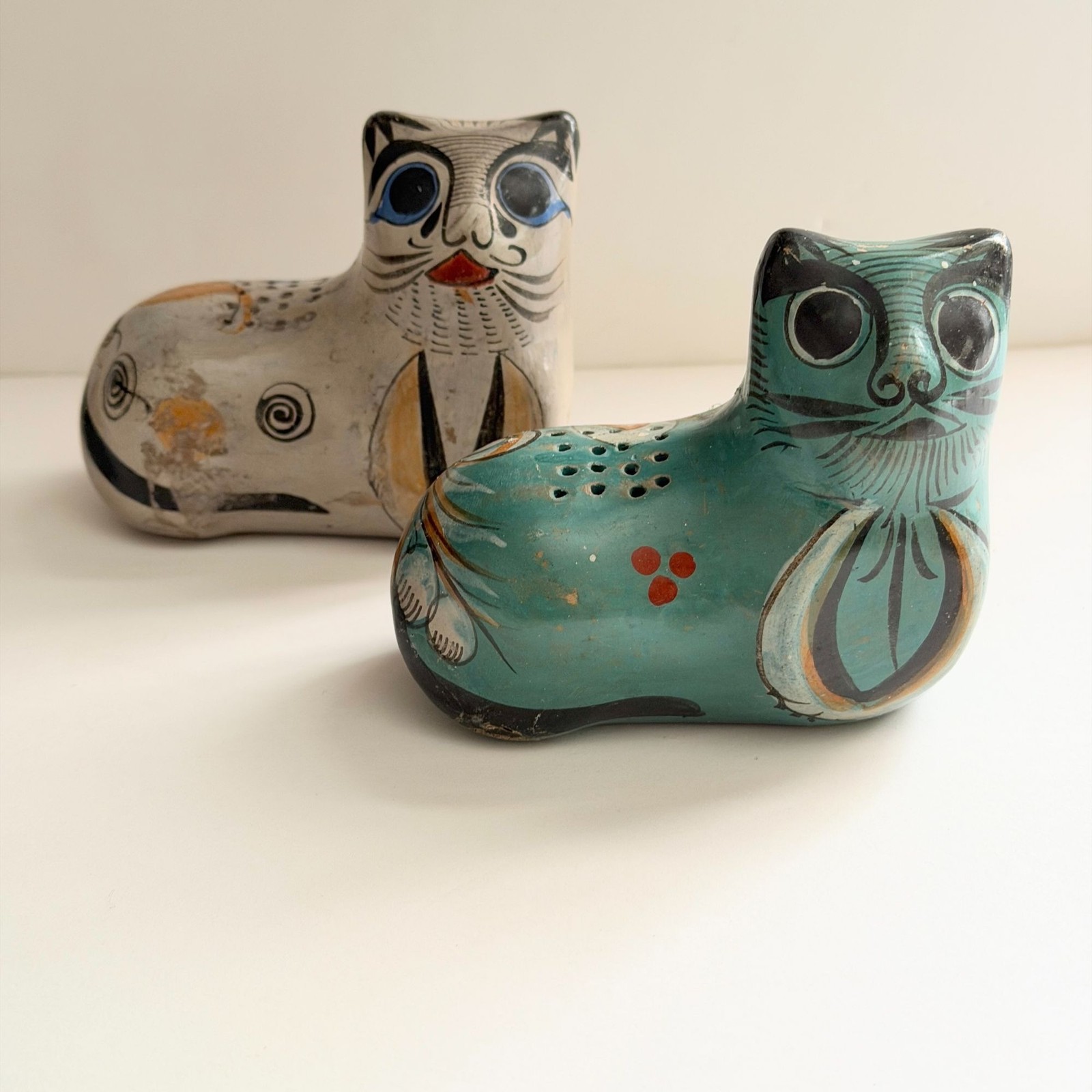 Vintage Set of Two Cat Figurines Tonala Mexico Folk Art Pottery 4 x 3.5