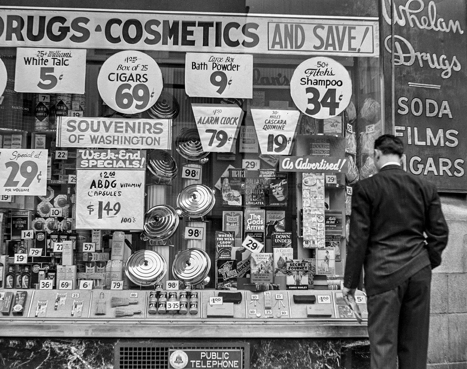1939 WHELAN DRUG STORE WINDOW Depression Era Photo  (193-f)