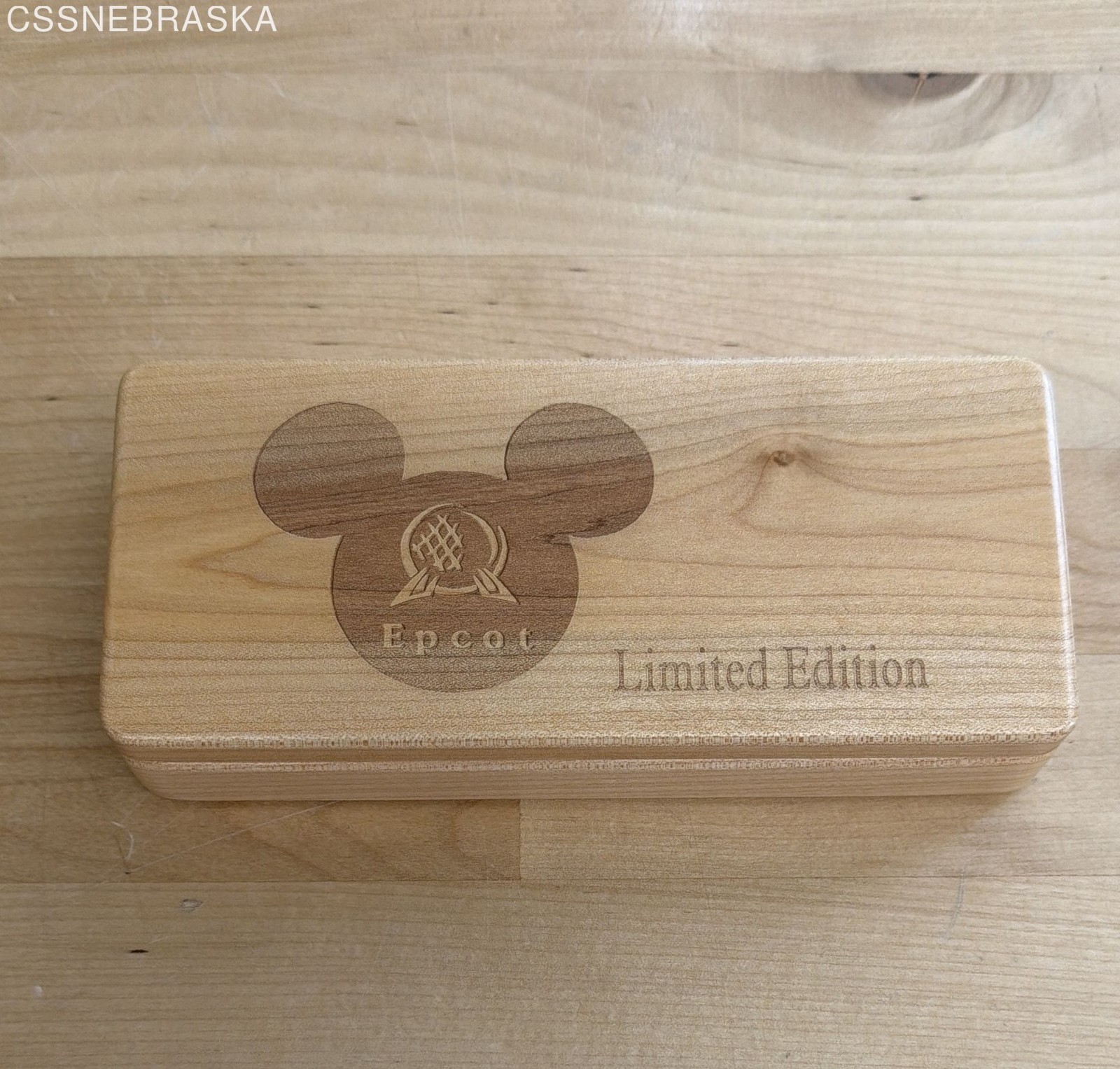 Disney World RARE Mickey Mouse Epcot Watch Limited Edition 0126/3000 Gold Tone
