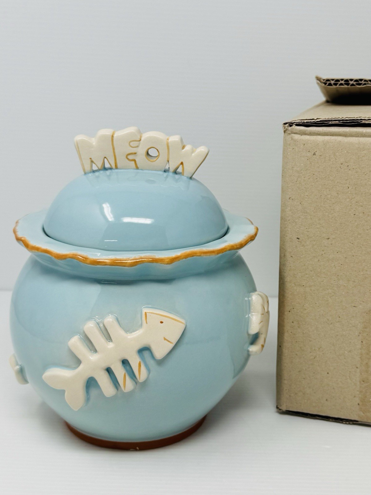 NEW Carmel Ceramica Blue Cat Treat Food Jar Embossed Airtight Lid
