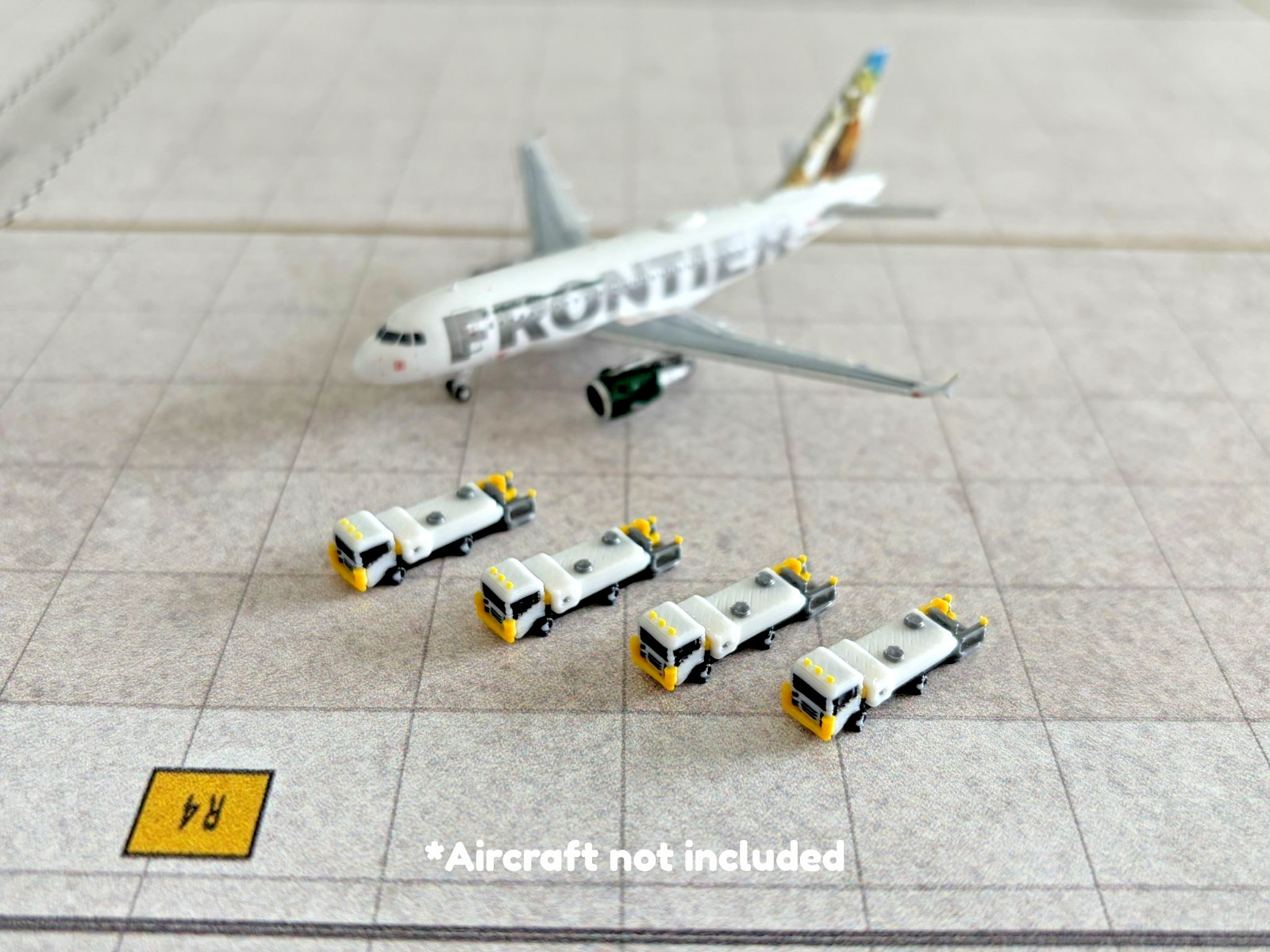 1:400 Model Airport Accessories - 4pc Aircraft Lavatory / Water Service Vehicles