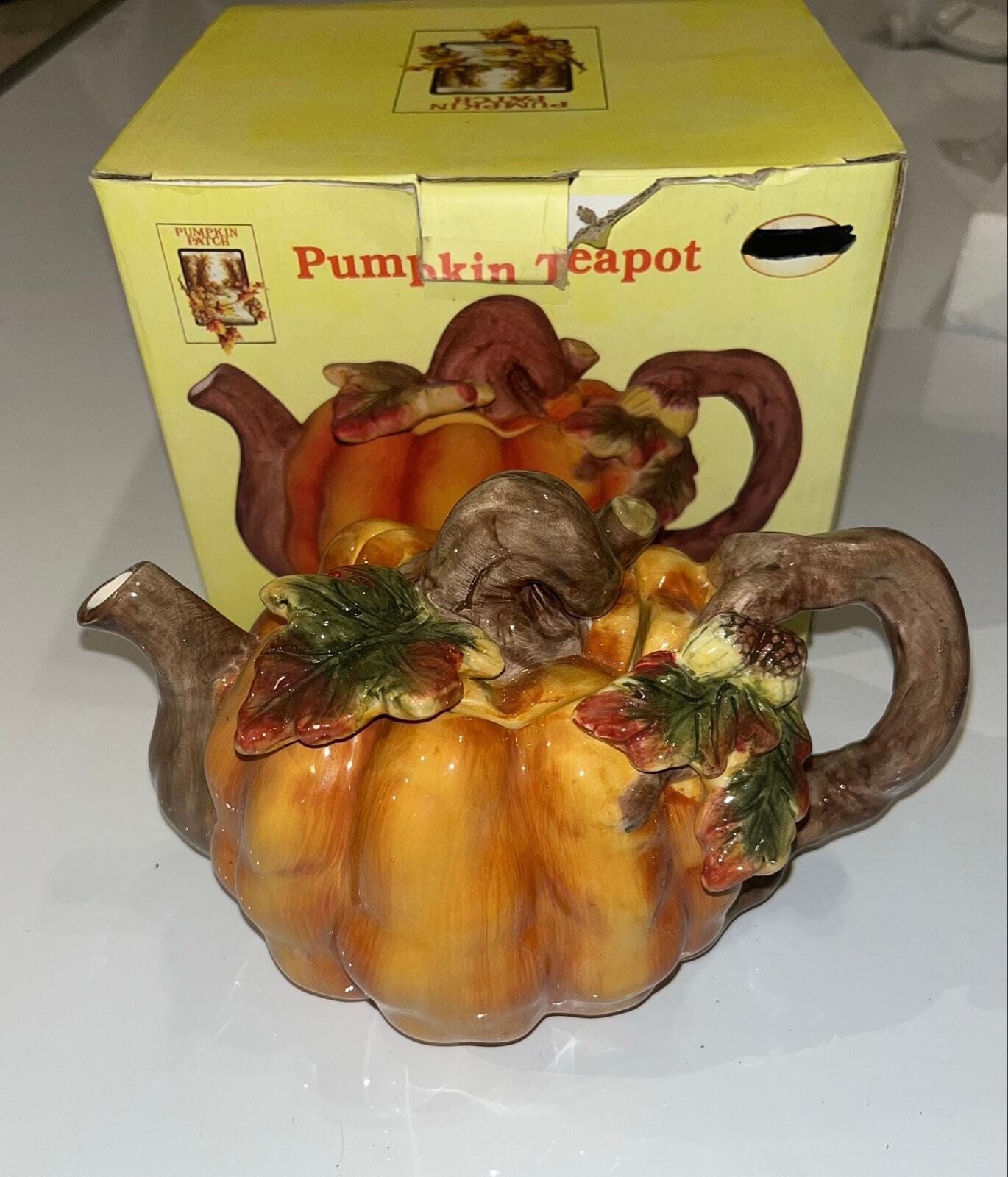 Pumpkin Patch 20 oz Ceramic Pumpkin Teapot w/Lid Fall Thanksgiving Boxed