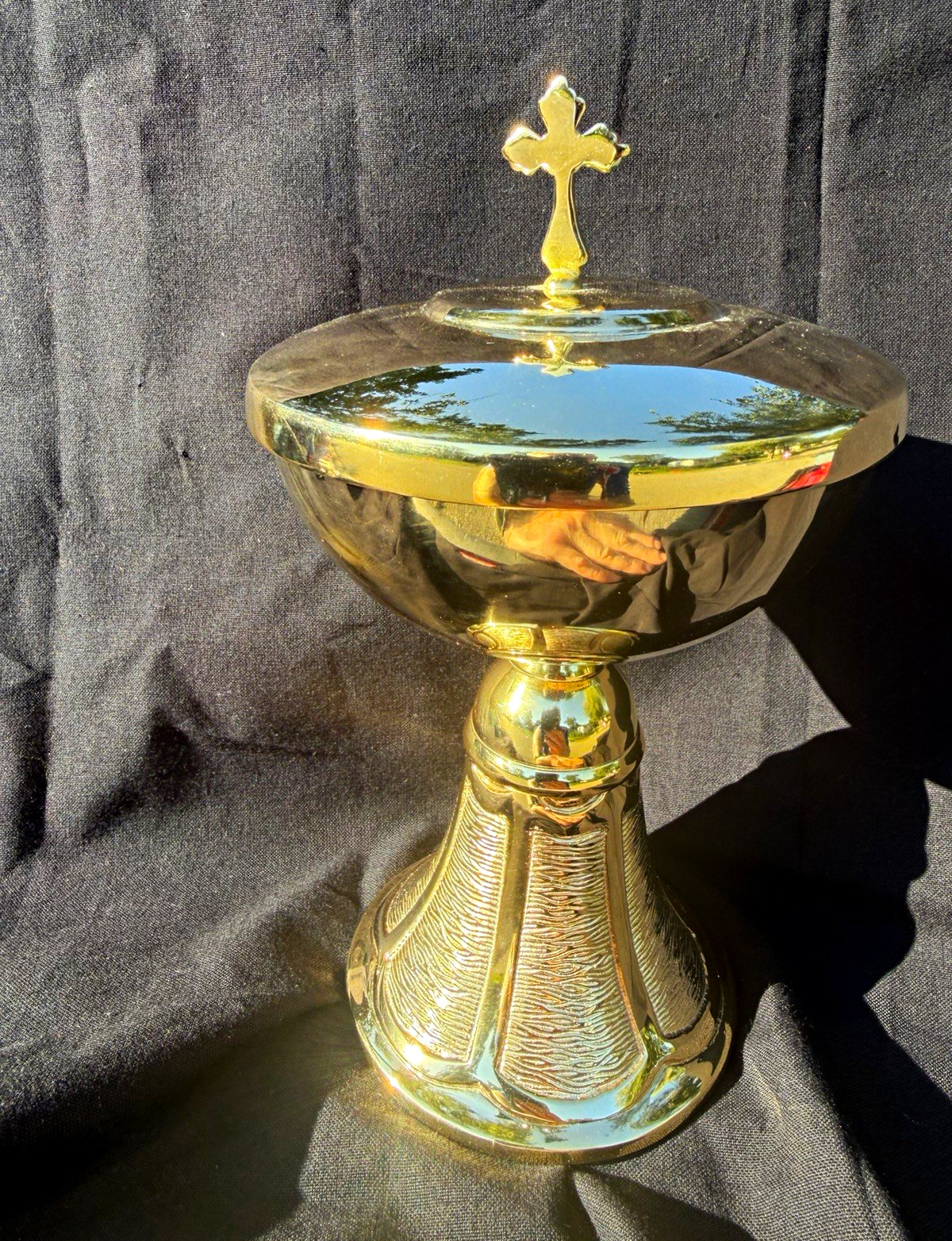 Sudbury Brass Last Supper Ciborium with Cross Cover Gold Plated Communion Vessel