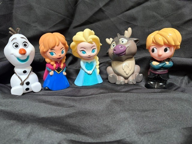Disney Store Frozen 5\