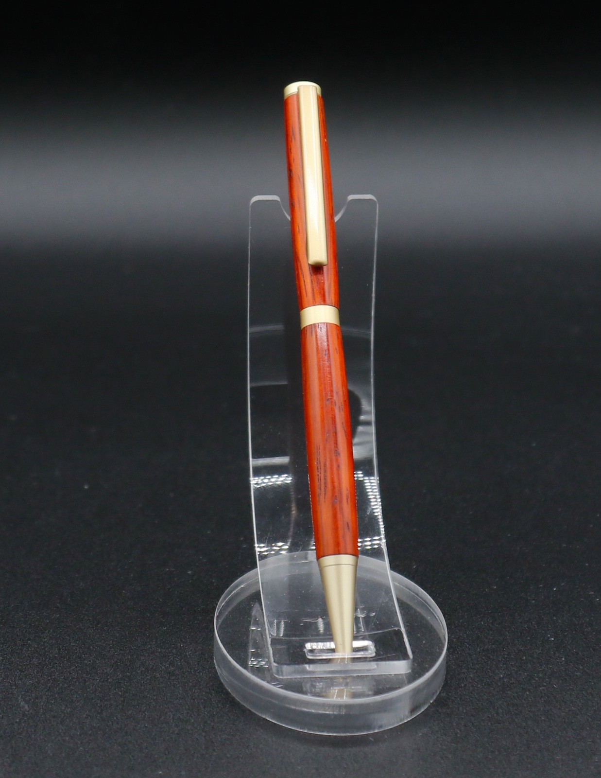 (P46) Handcrafted Slimline pen with Satin Gold trim and Paduak wood infill. (P46) Handcrafted Slimline pen with Satin Gold trim and Paduak wood infill.