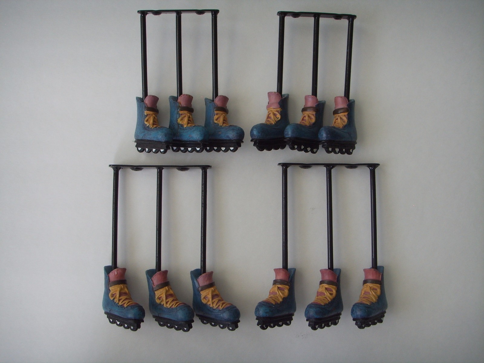 4 Roller Skates Blades Shoes 3-Hooks Tie Belt Holder Hangers Decorative Rack 