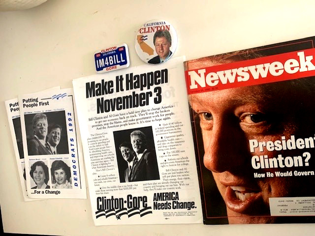 1992OCTOBER 26 NEWSWEEK MAGAZINE -CLINTON  2 Campaign Buttons,  4 Brochures