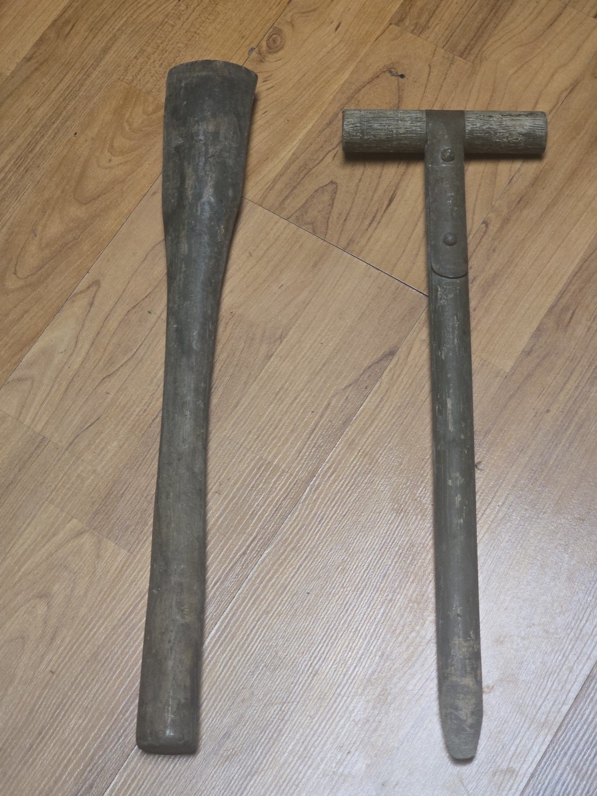 US Army WWII Willys Jeep CR&L INC 1944 Shovel T-Handle&Wartime Axe Handle US Army WWII Willys Jeep CR&L INC 1944 Shovel T-Handle&Wartime Axe Handle