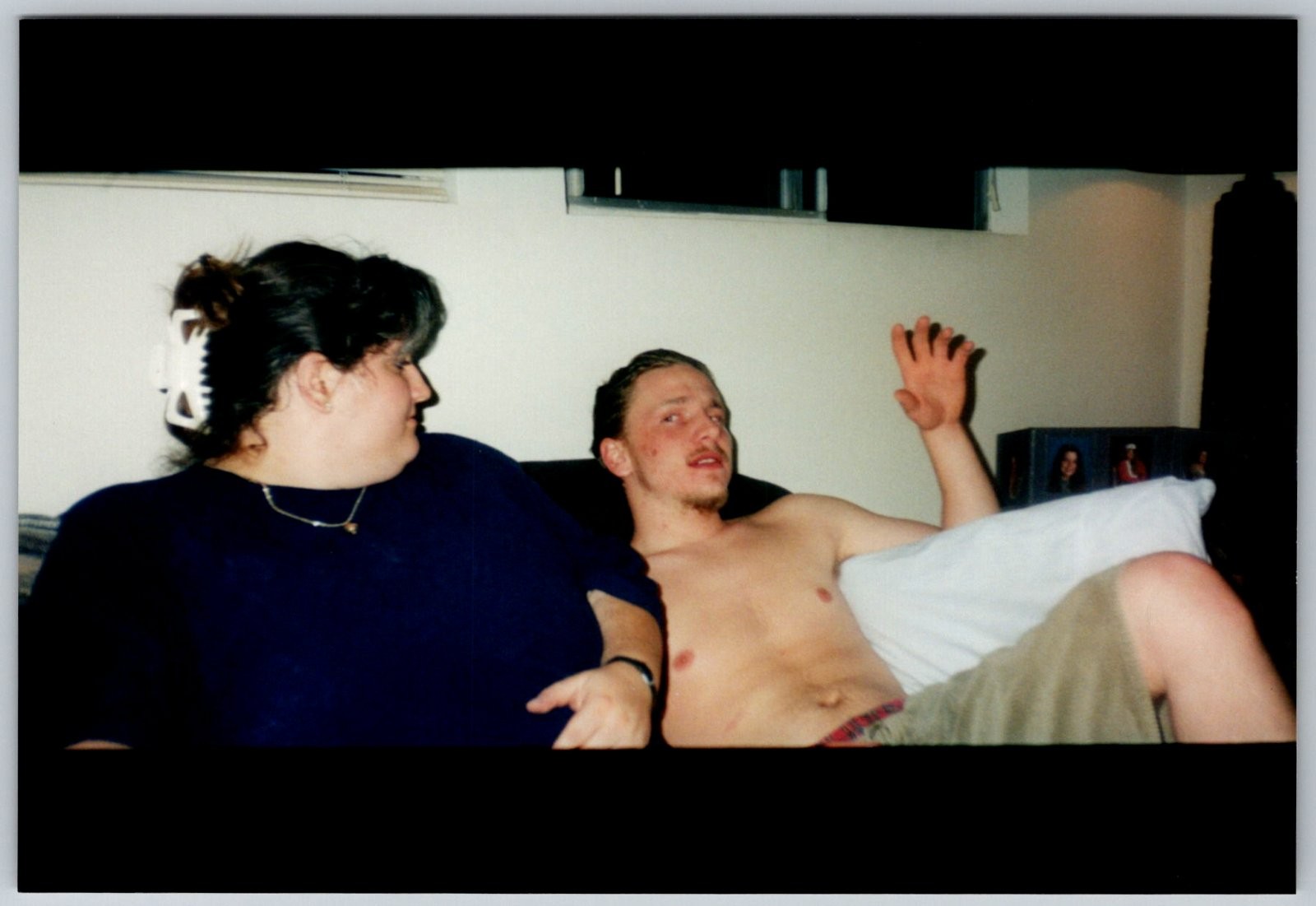 Vtg Color Snapshot Shirtless Man Waving Woman Hair Clip Couch 1990s Vtg Color Snapshot Shirtless Man Waving Woman Hair Clip Couch 1990s