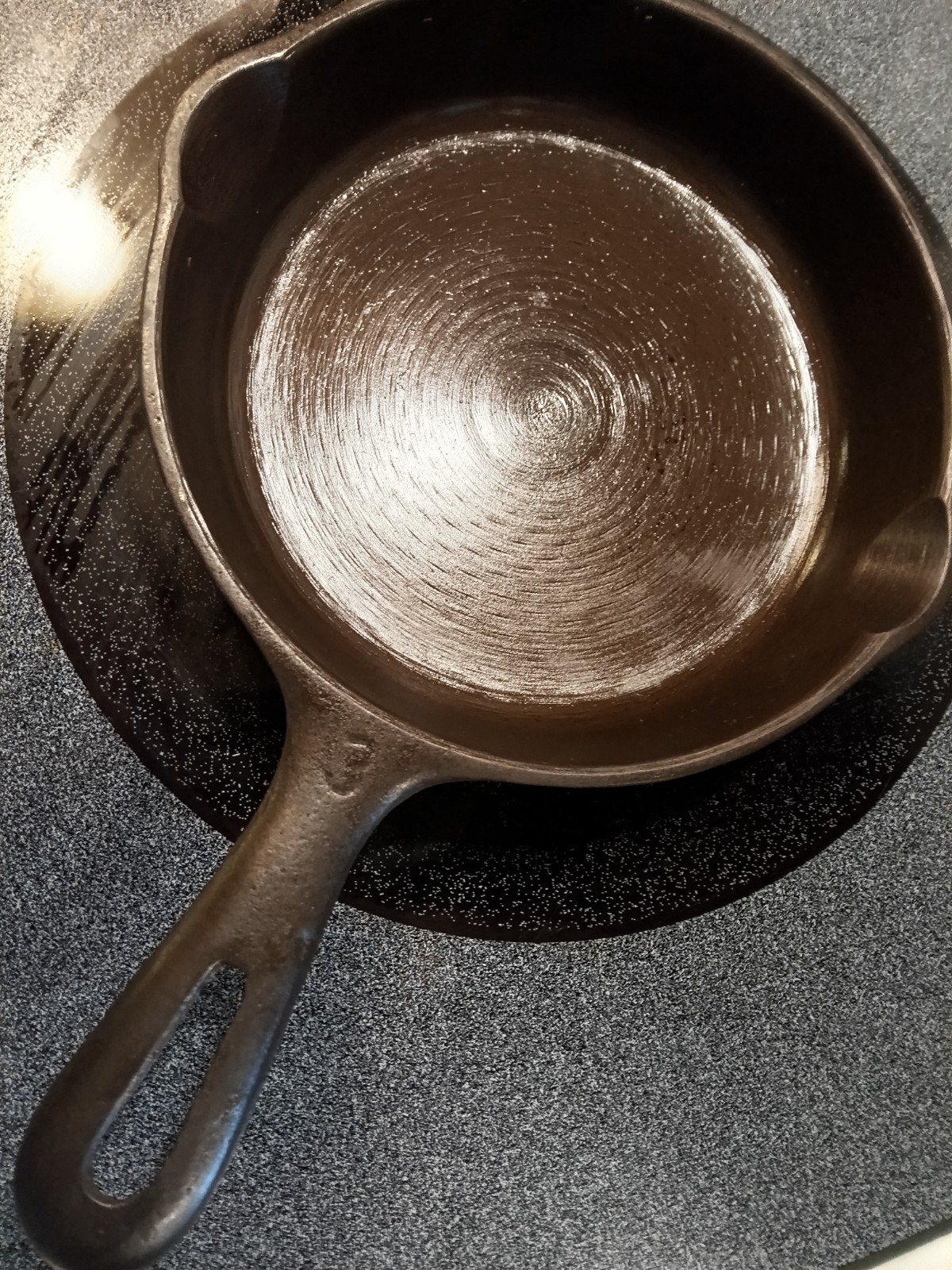 Wagner unmarked number 3 cast iron skillet