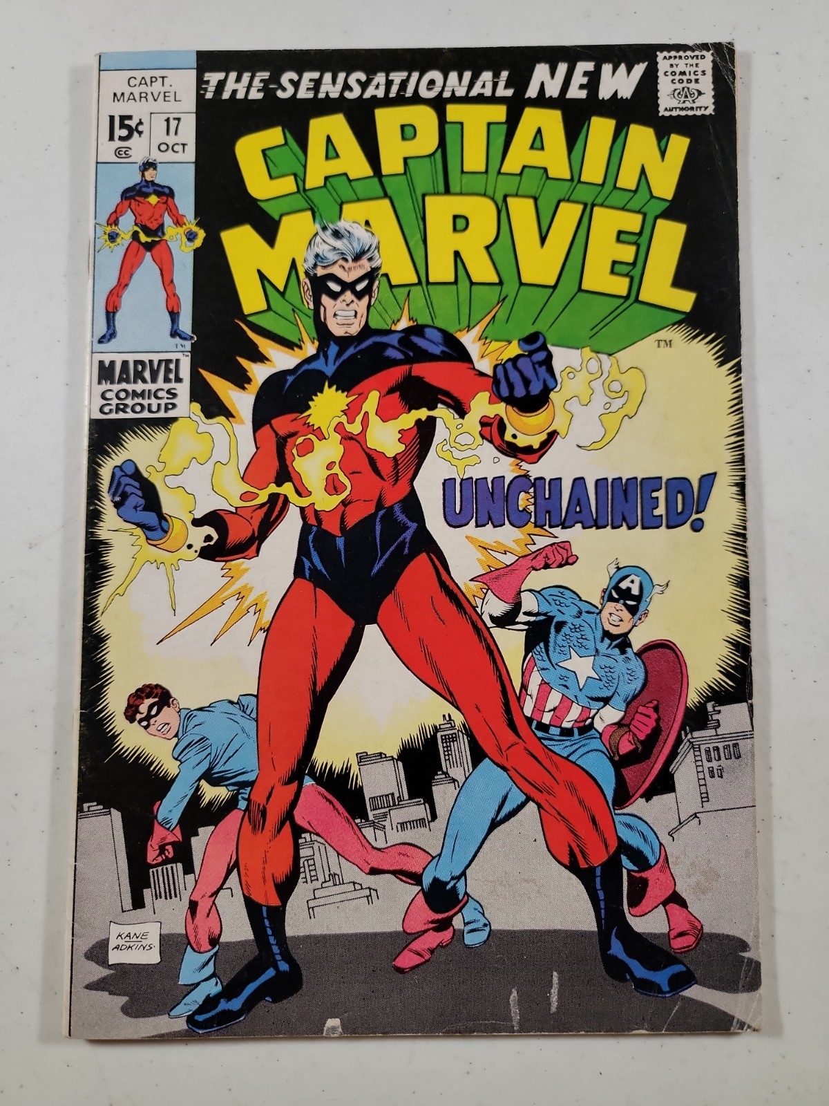 Captain Marvel #17 (Oct 1969) 1st Cover of New Suit Roy Thomas Gil Kane Stan Lee