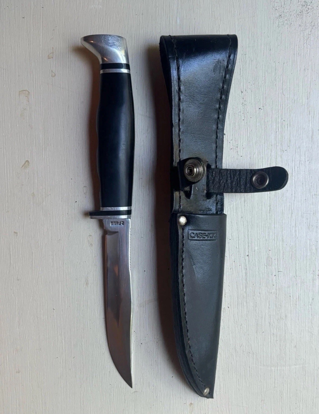 VINTAGE CASE XX USA 2FINN BLACK FIXED BLADE HUNTING KNIFE - VERY NICE - LOOK