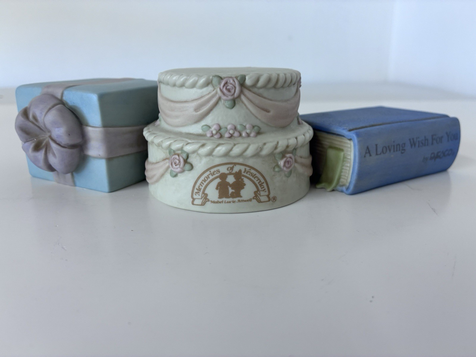 Enesco Giftable Porcelain Displayer 1994 MIB #MYA052 2\